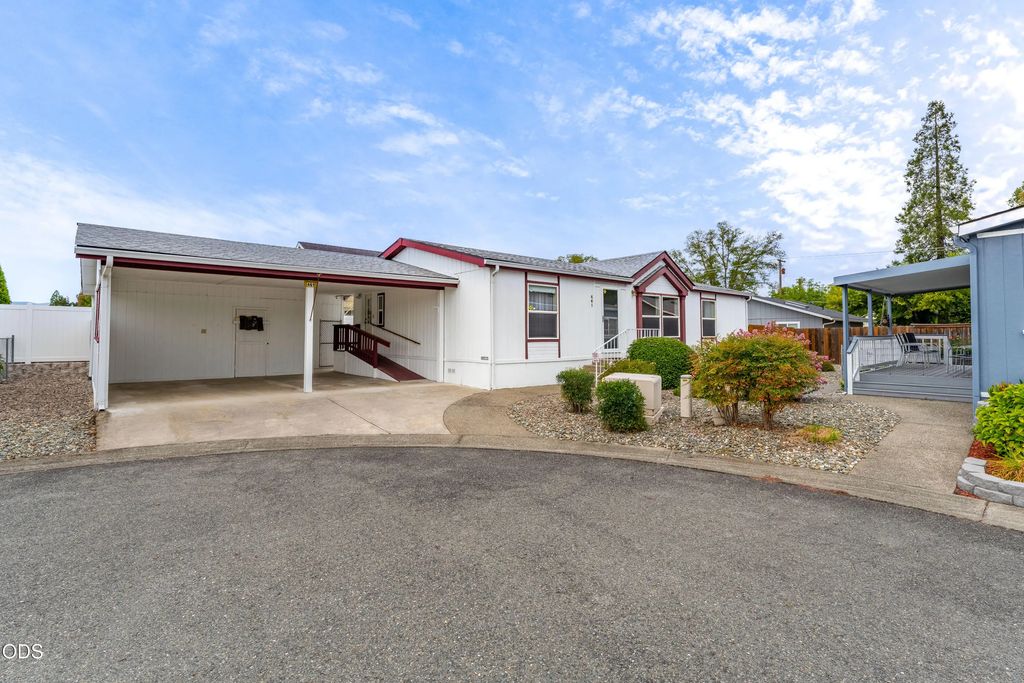 461 Whispering Willow Drive, Grants Pass