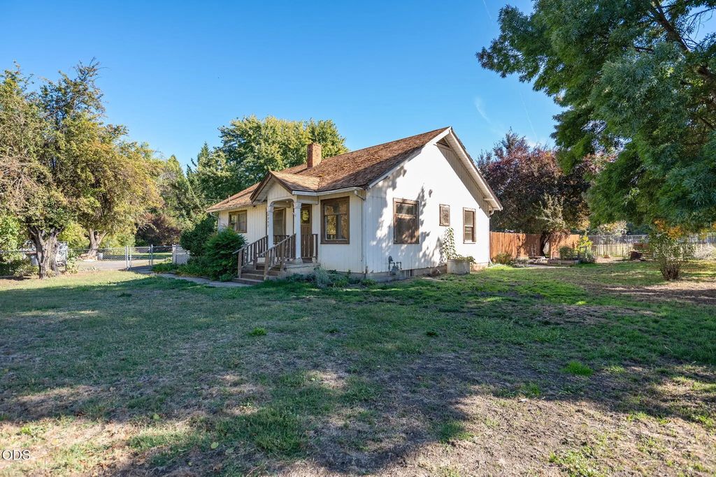 2357 Ross Lane, Medford