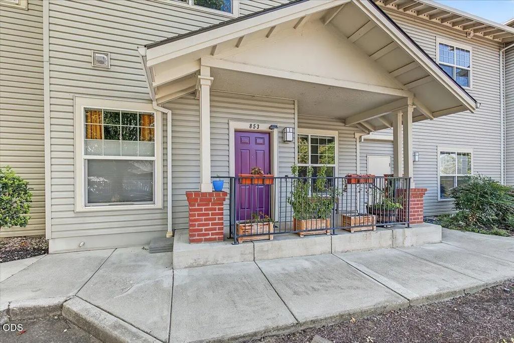 853 Pavilion Place, Ashland