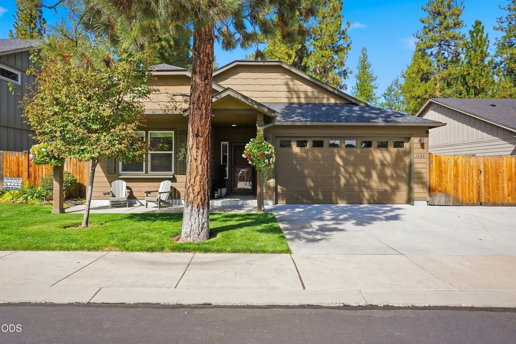 1624 W Williamson Avenue, Sisters