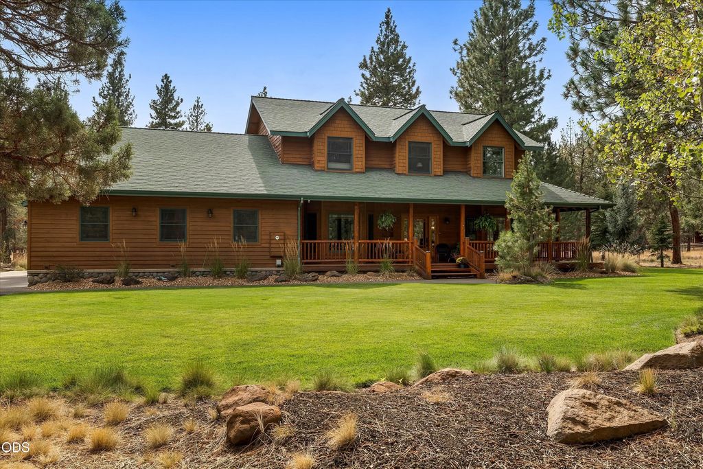 16515 Wren Lane, Sisters