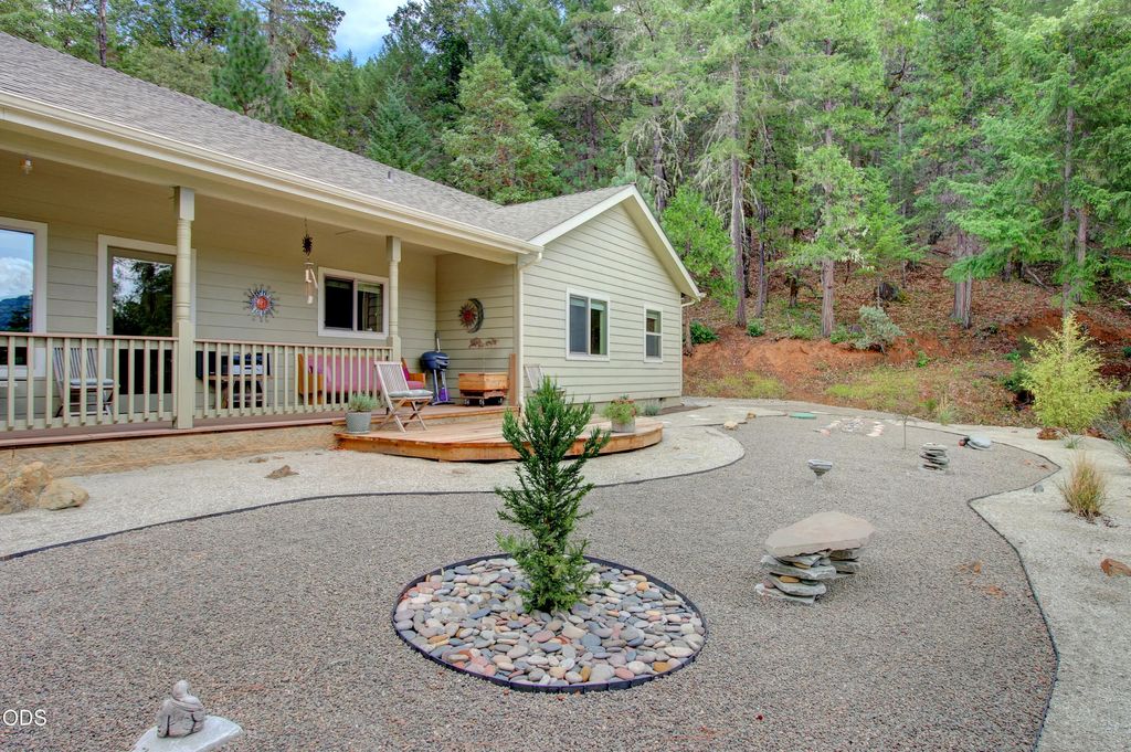 665 Winona Road, Grants Pass