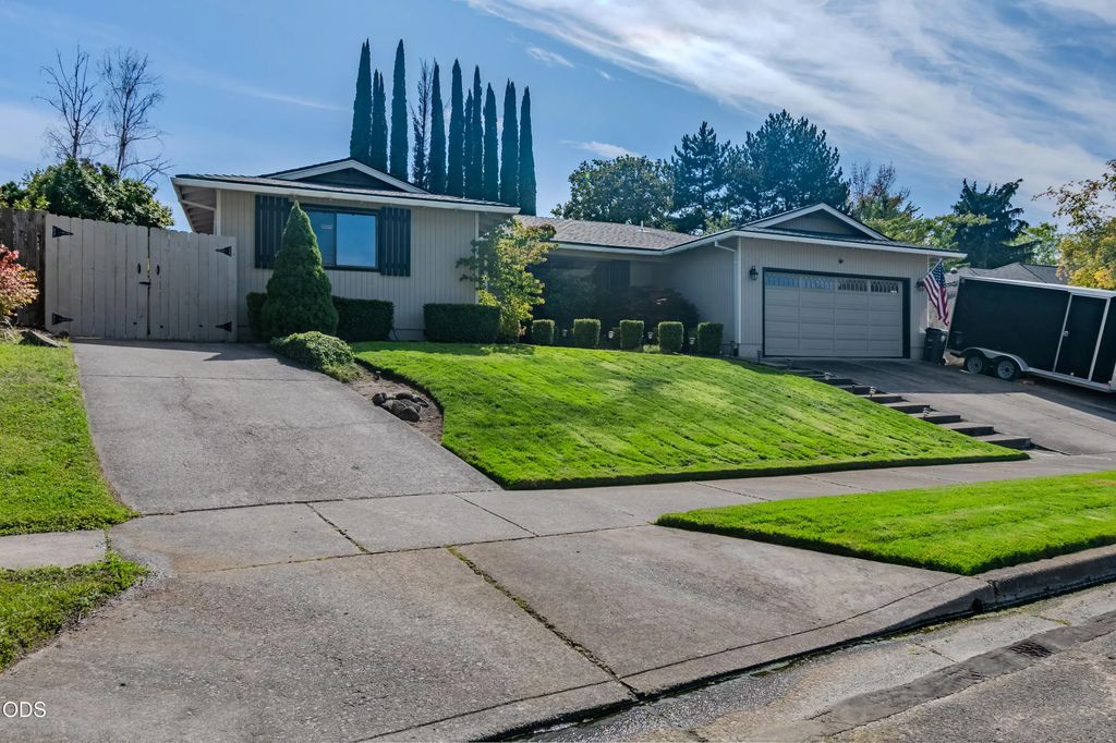 2836 Pennington Drive, Medford
