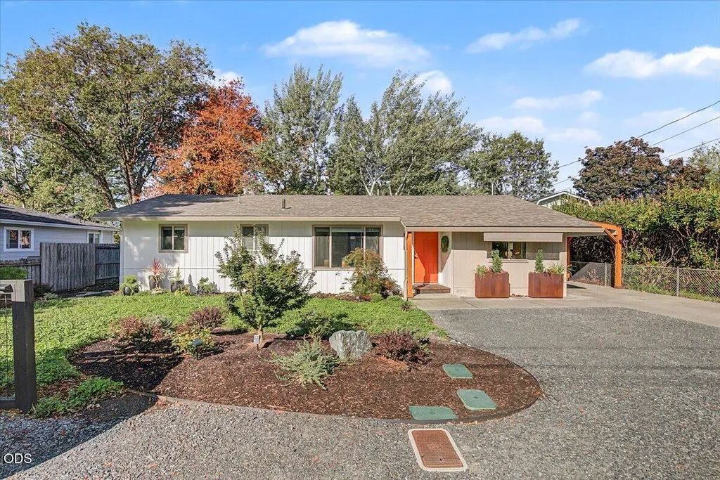 1320 Se Elm Lane, Grants Pass