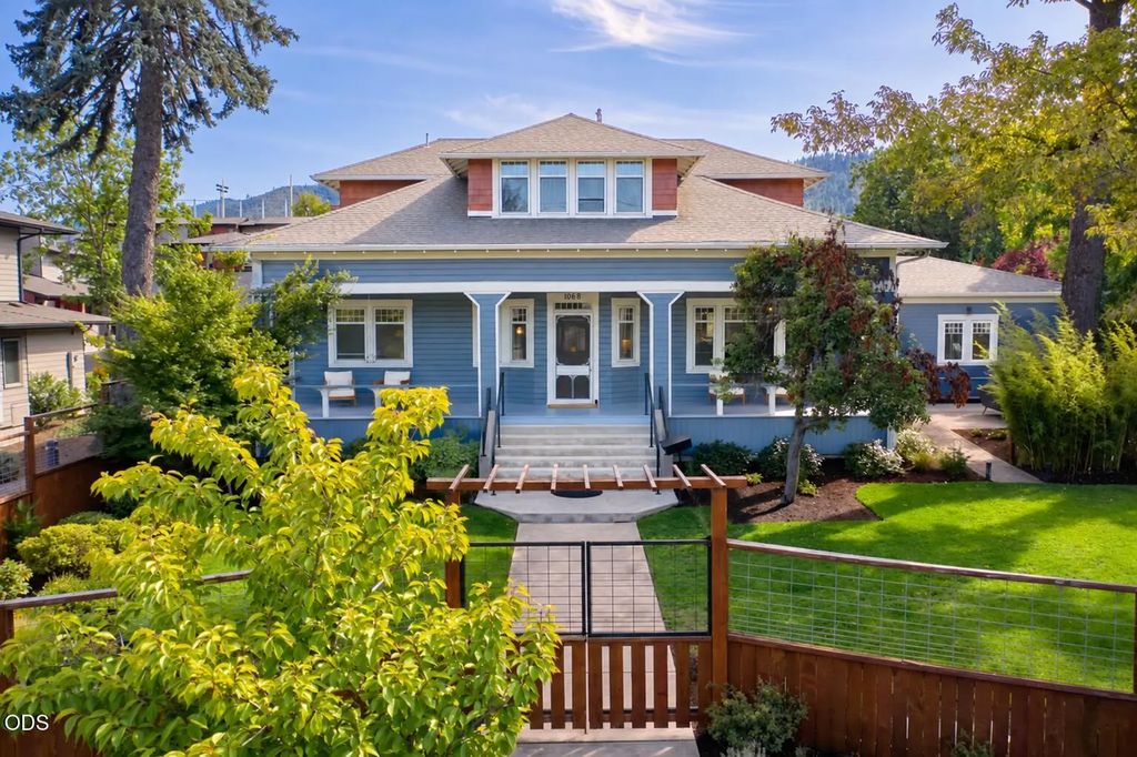 1068 E Main Street, Ashland
