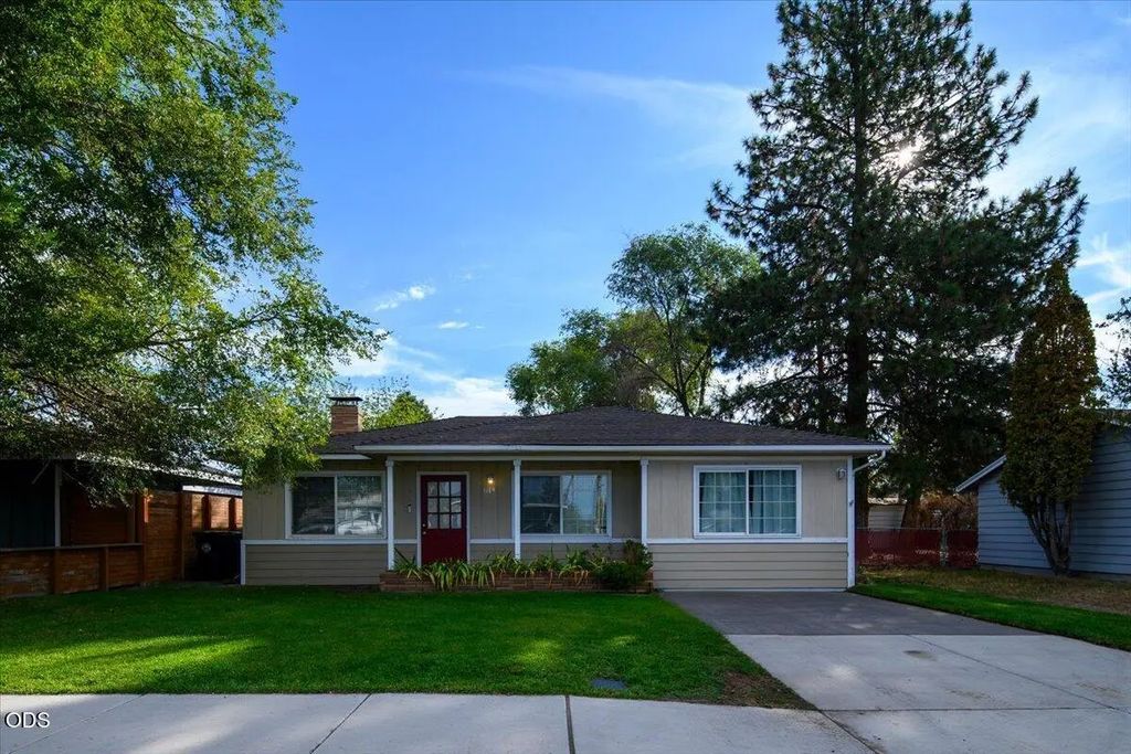 914 Sw 15th Street, Redmond