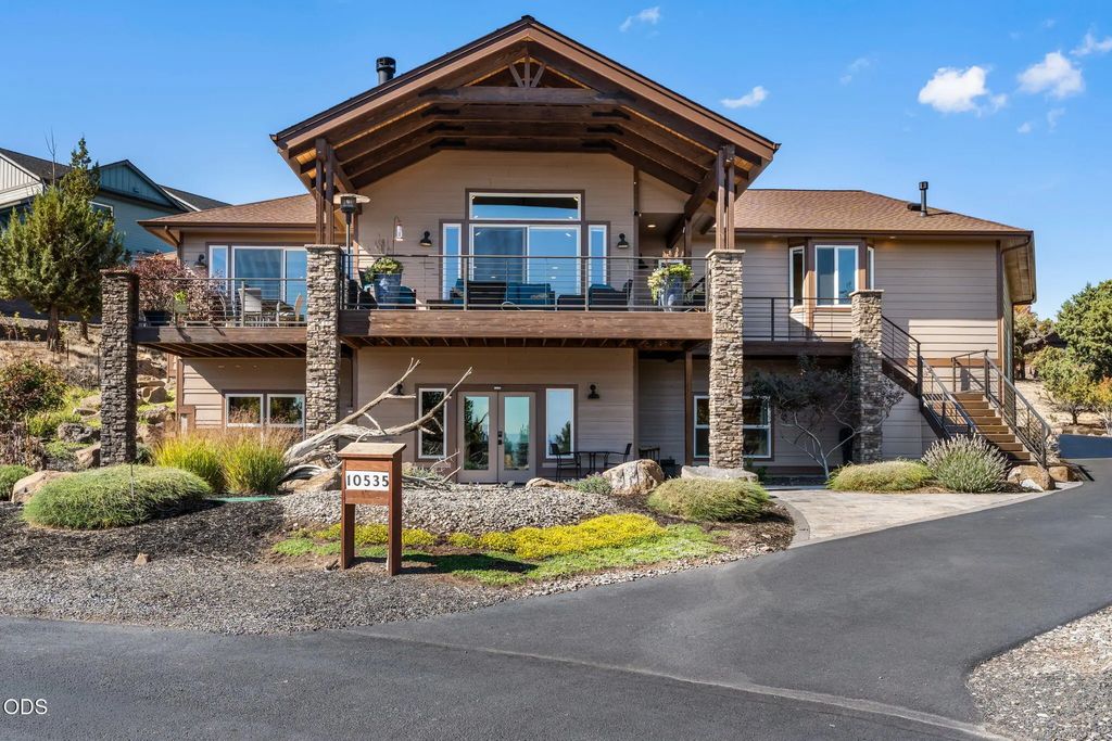 10535 Bitterbrush Court, Redmond
