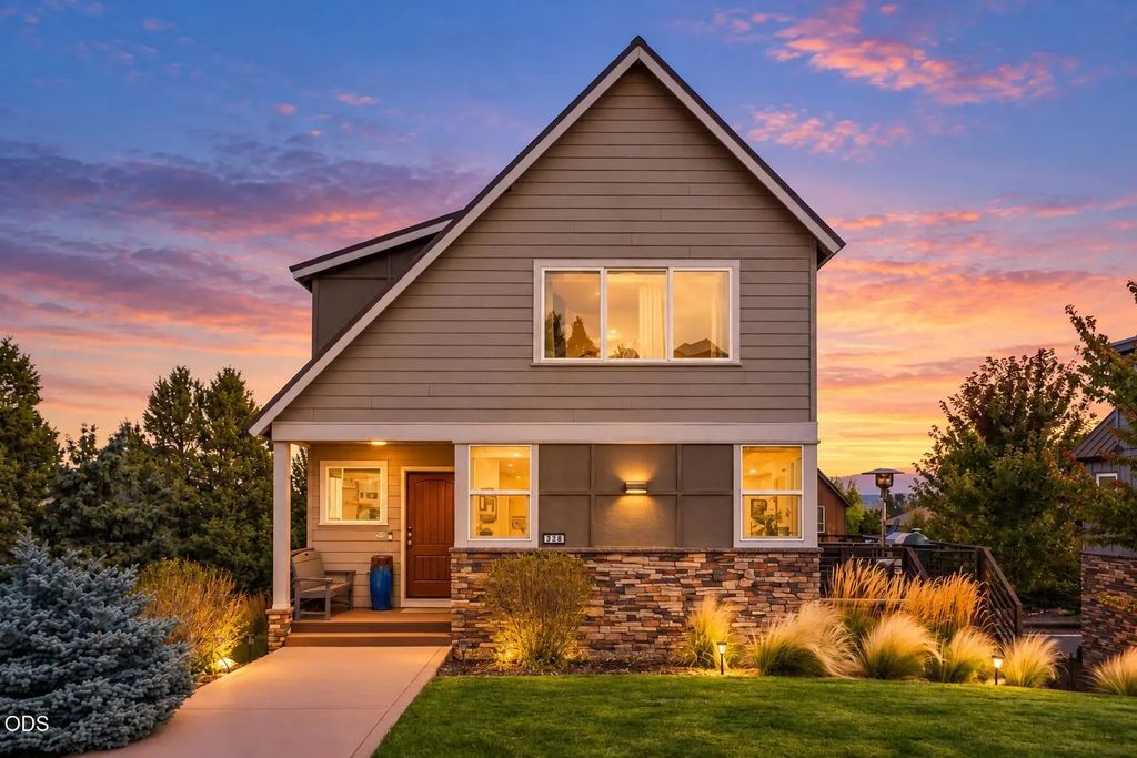 328 Parks Loop, Redmond