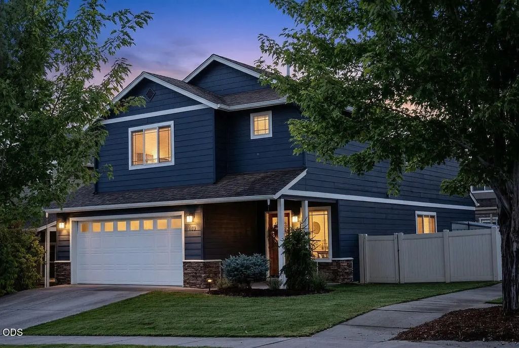 633 Se Glengarry Place, Bend