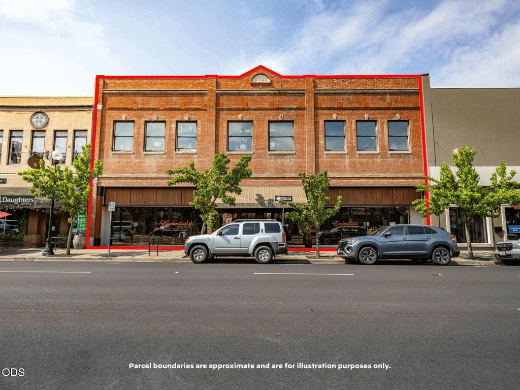 114 W Main Street, Medford
