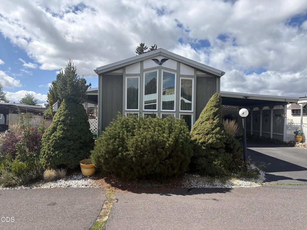 1622 Madison Street Apt 3, Klamath Falls