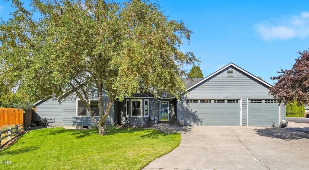951 Ne Lena Place, Bend