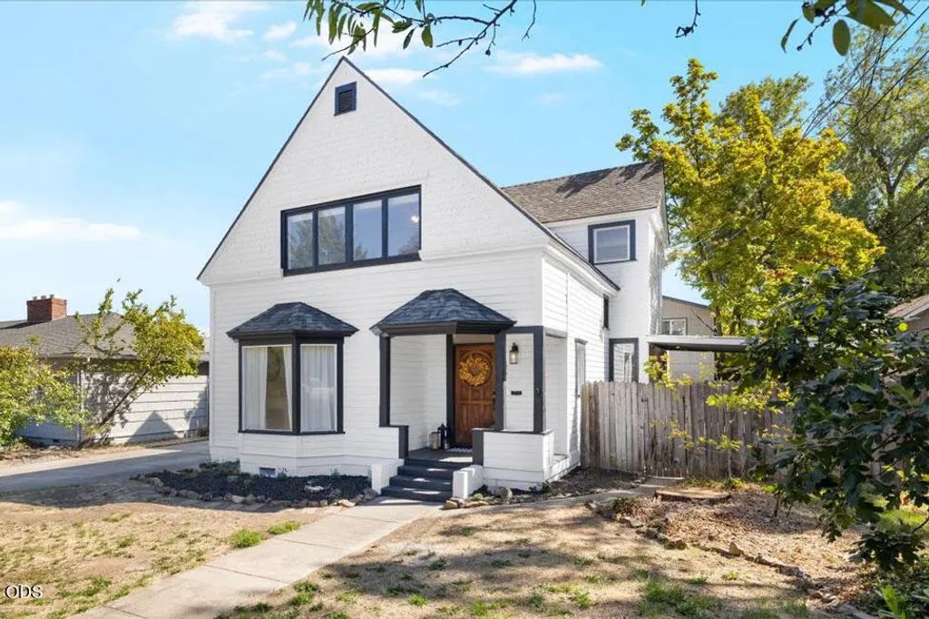 425 S Oakdale Avenue, Medford