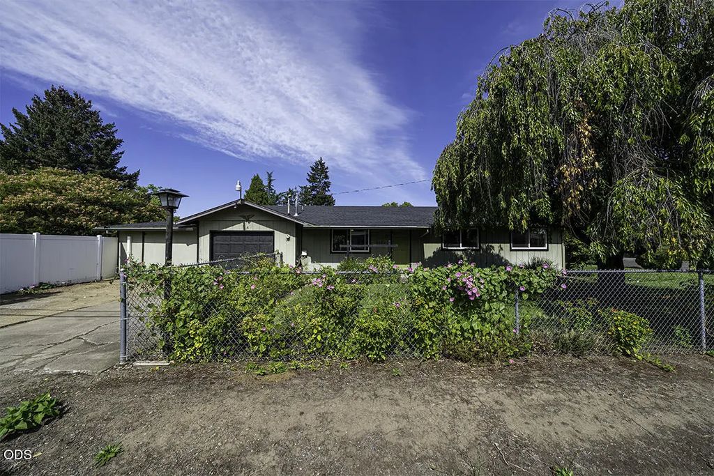 2554 Stearns Way, Medford