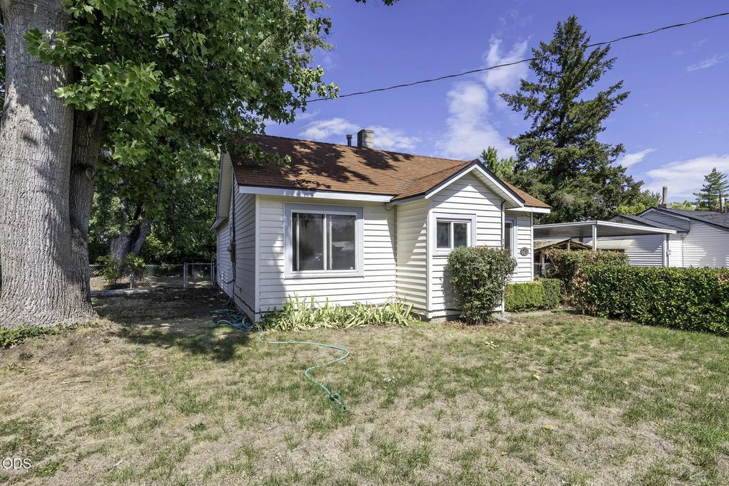 121 Elk Street, Medford