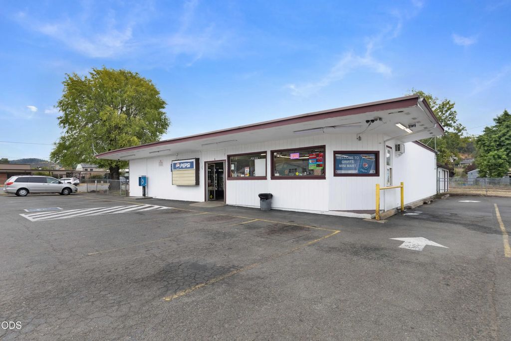 4432 Carnes Road, Roseburg