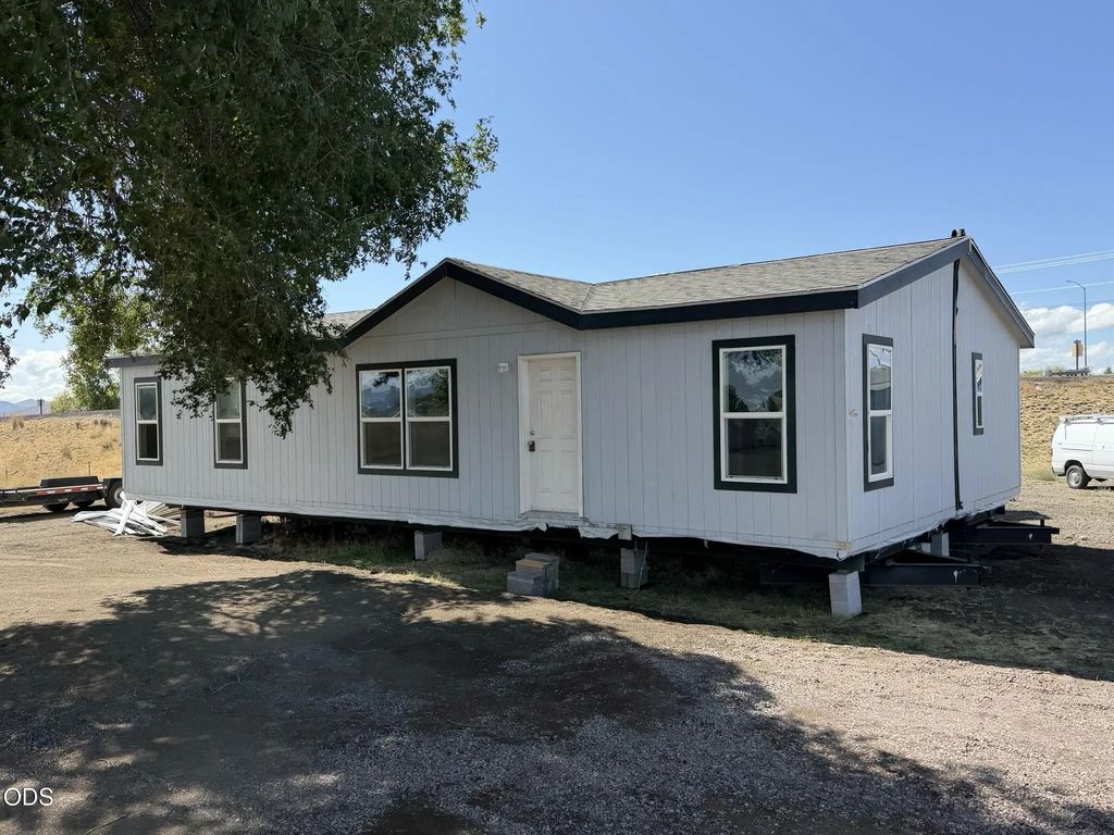 5555 Washburn Way, Klamath Falls