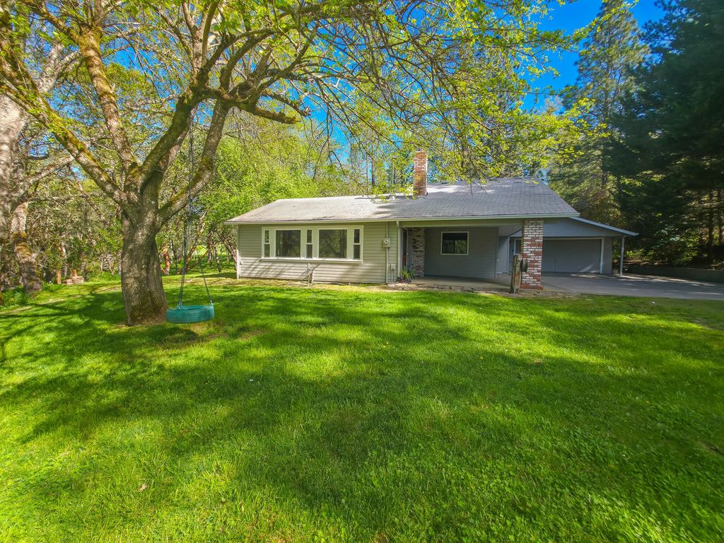 1570 Sleepy Hollow Loop, Grants Pass