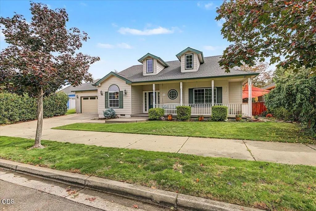 660 Valley Oak Boulevard, Central Point