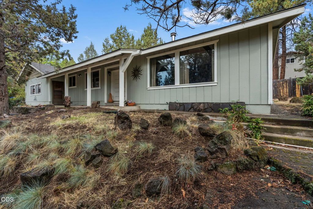 61180 Tapadera Street, Bend