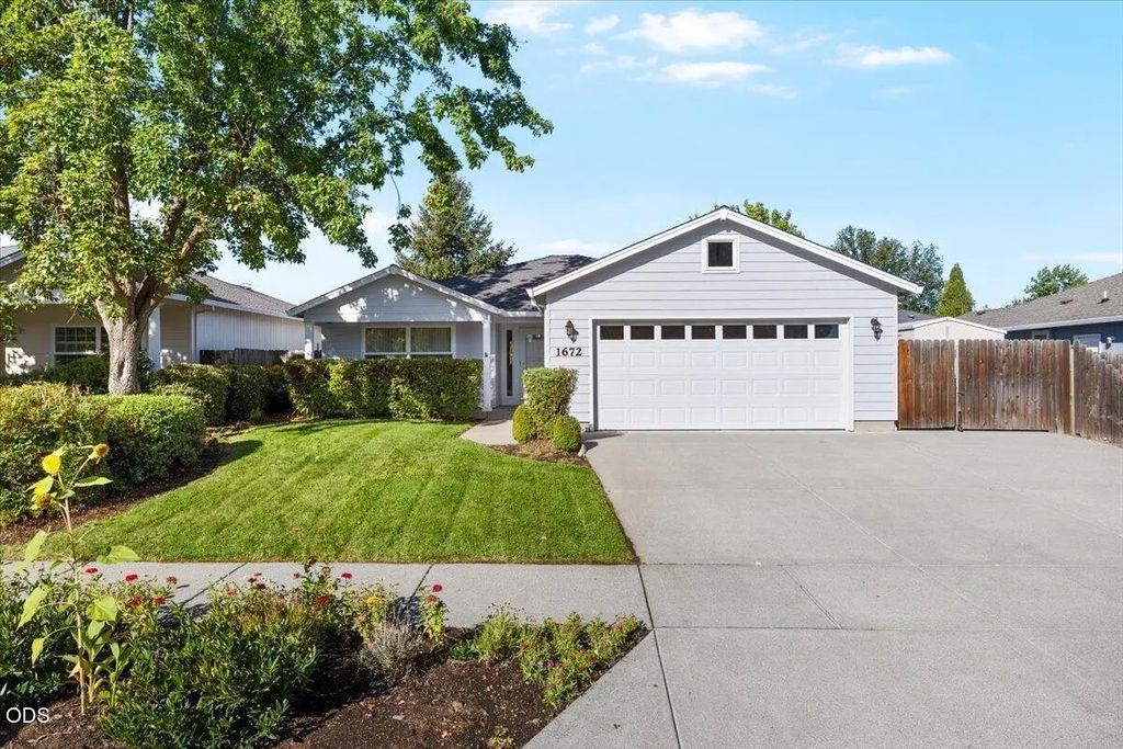1672 Alexis Way, Medford