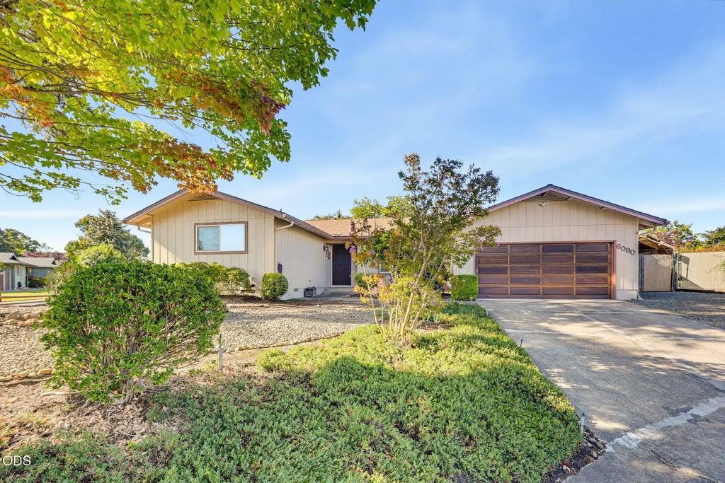6090 Rock Way, Central Point