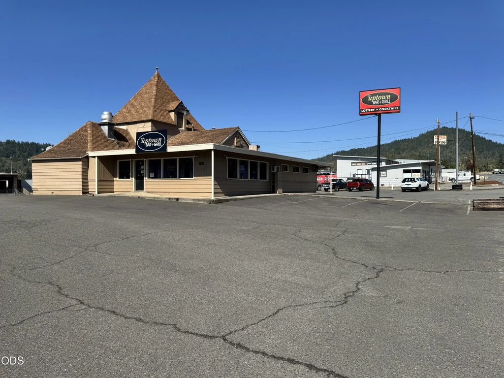 2030 Nw Vine Street, Grants Pass