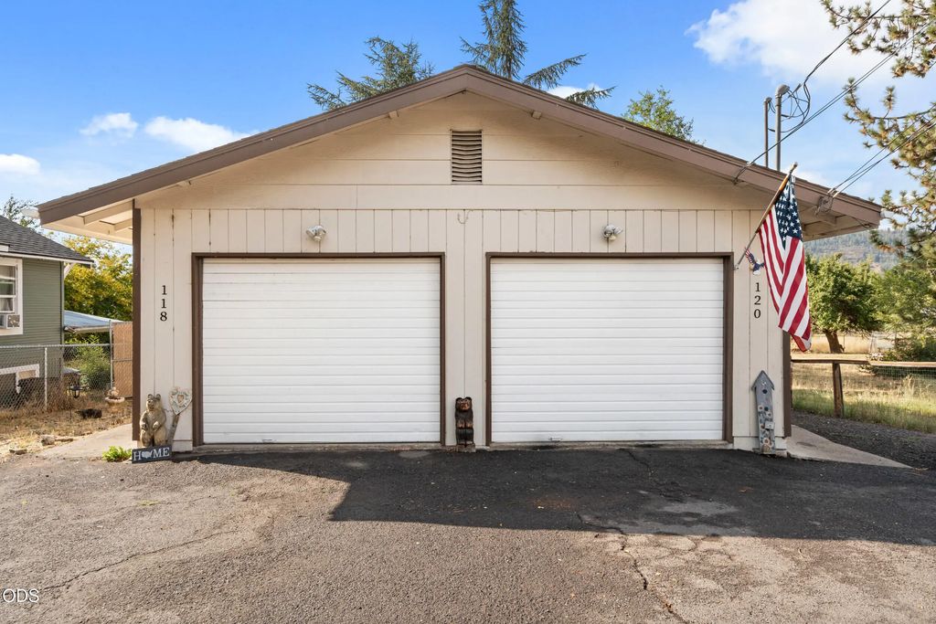 118 Nevada Street, Klamath Falls