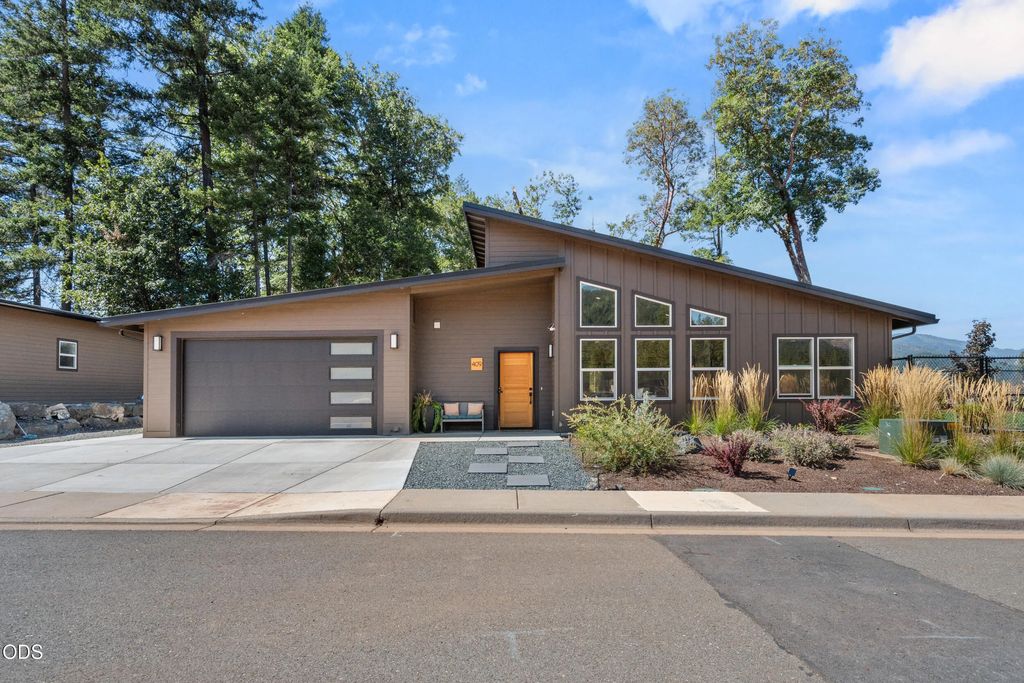 409 Selah Lane, Cave Junction