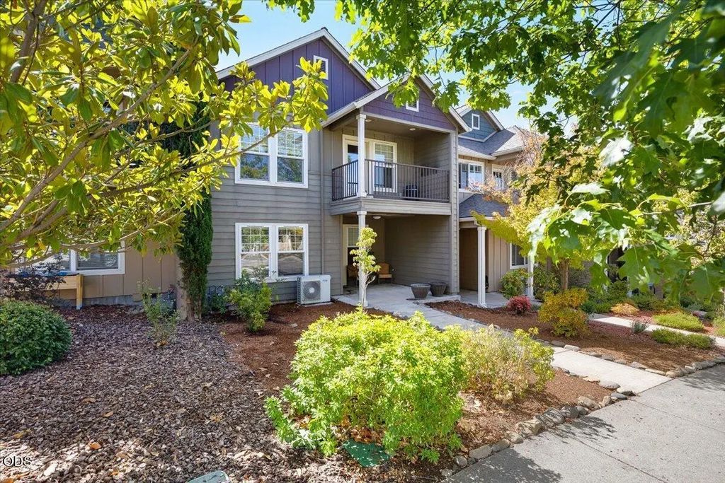 552 Fair Oaks Avenue, Ashland