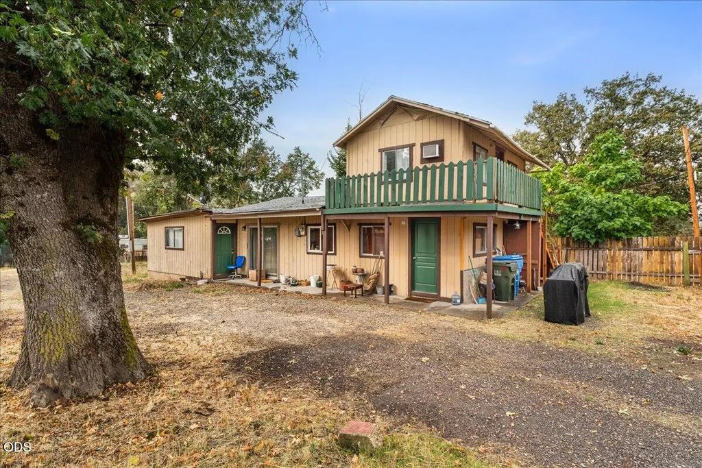 10483 Blackwell Road, Central Point
