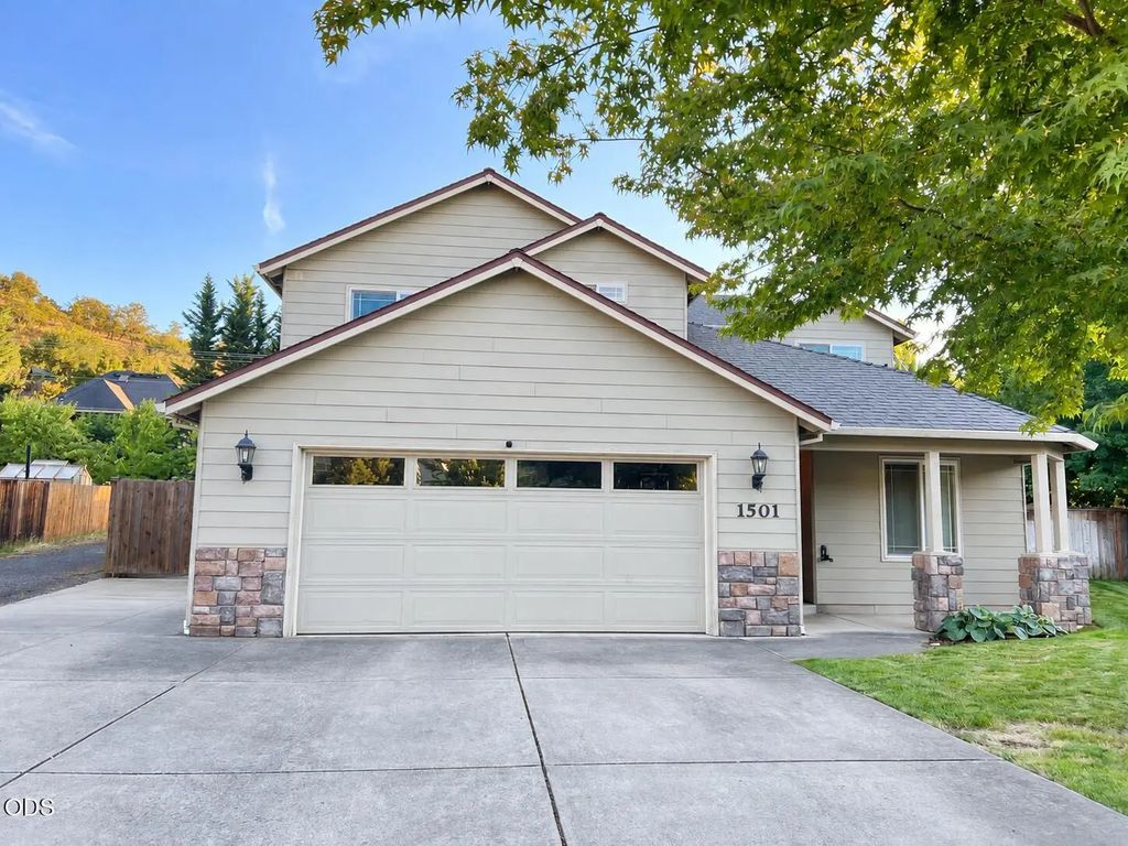 1501 Summitridge Circle, Medford