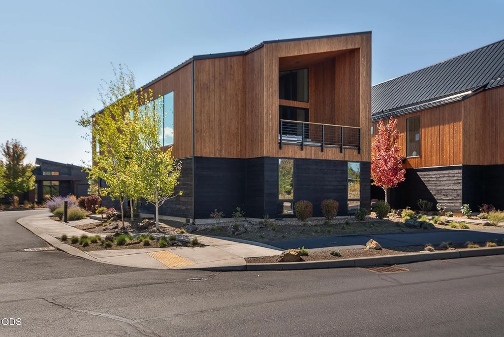19332 Outrider Loop, Bend