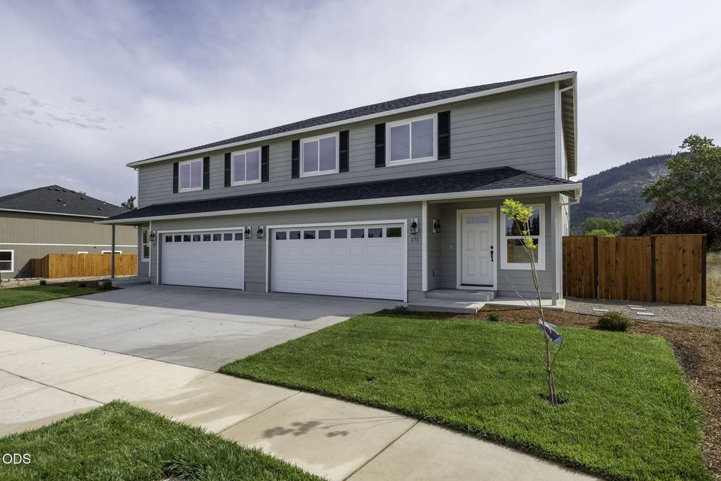 171 Se Champagne Court, Grants Pass