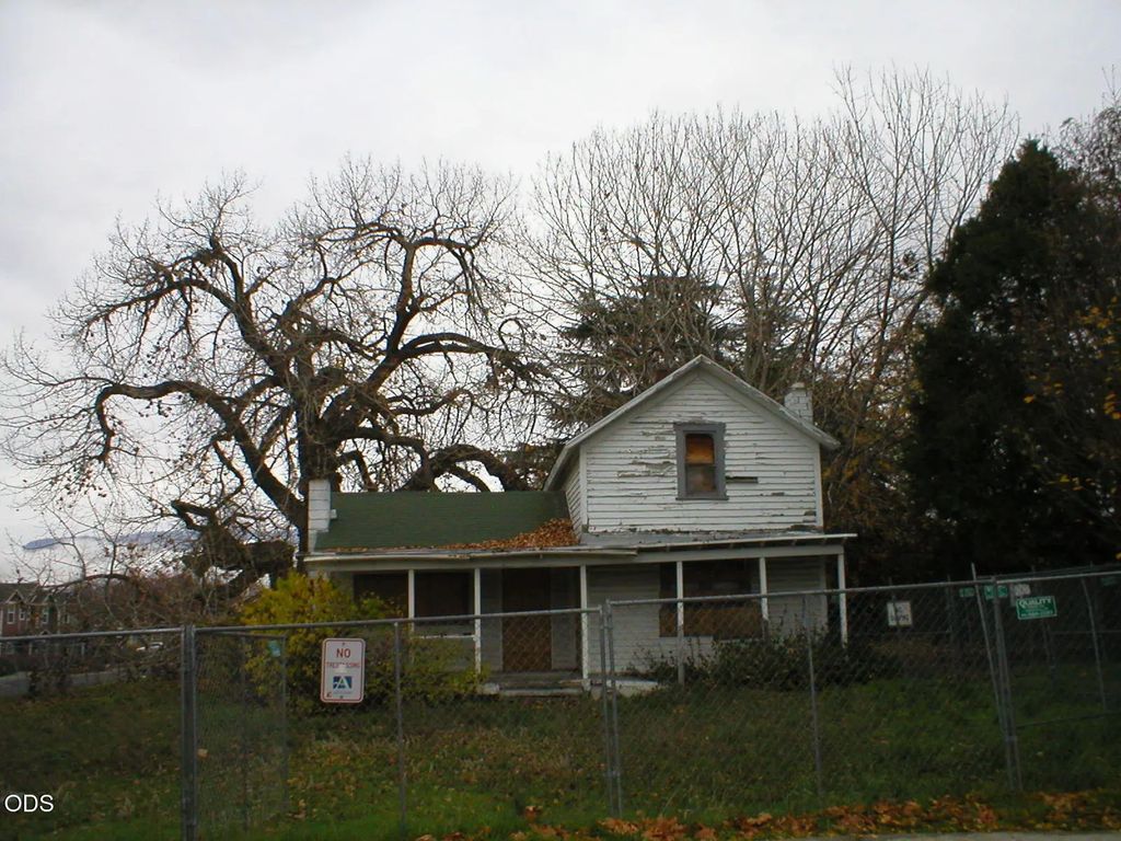 380 Clay Street, Ashland