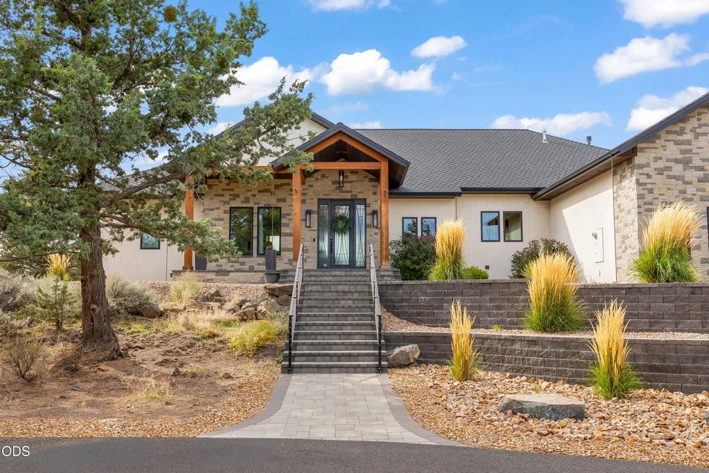 62825 Montara Drive, Bend