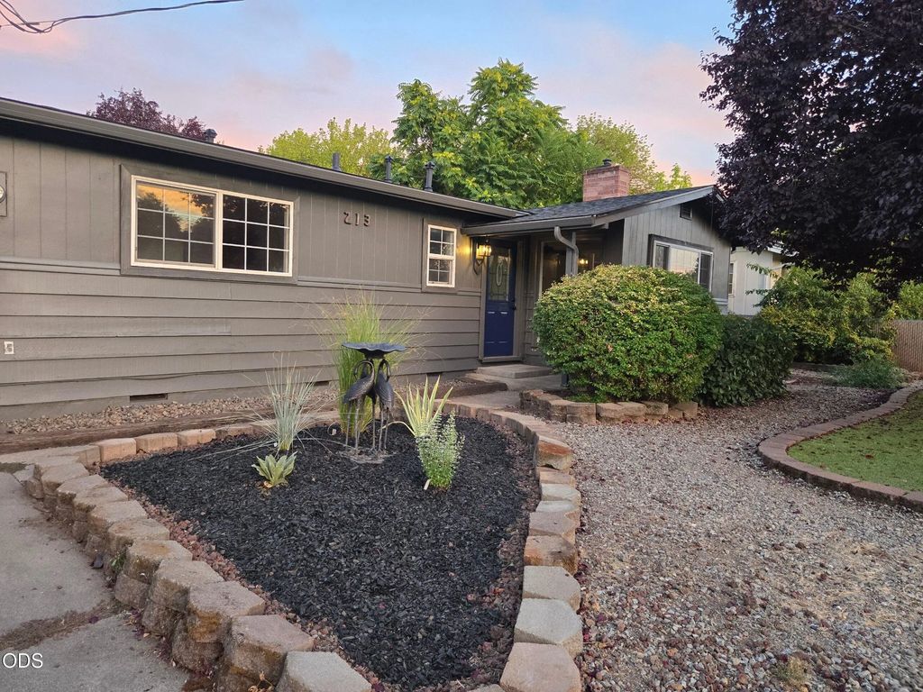 213 Corcoran Lane, Central Point