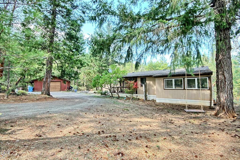 2461 W Evans Creek Road, Rogue River