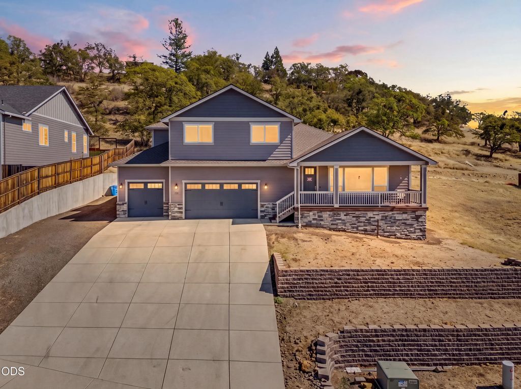 332 Avalon Terrace, Eagle Point