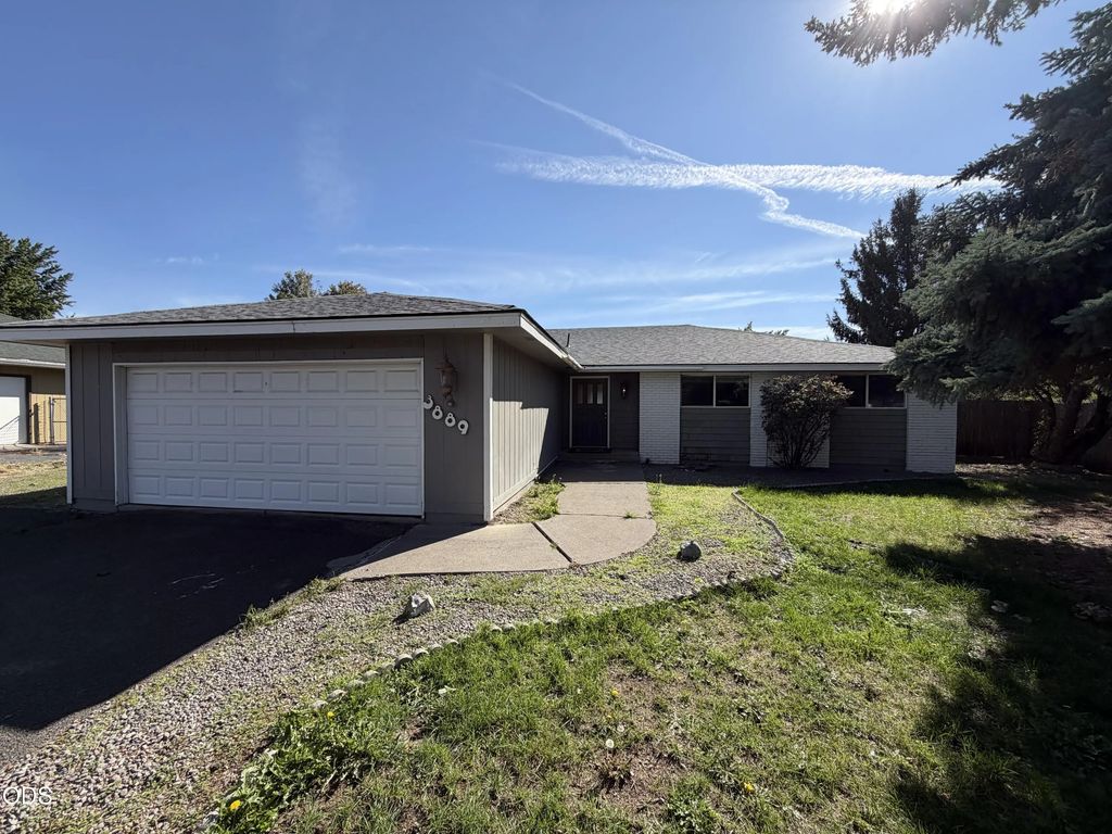 3889 Rio Vista Way, Klamath Falls