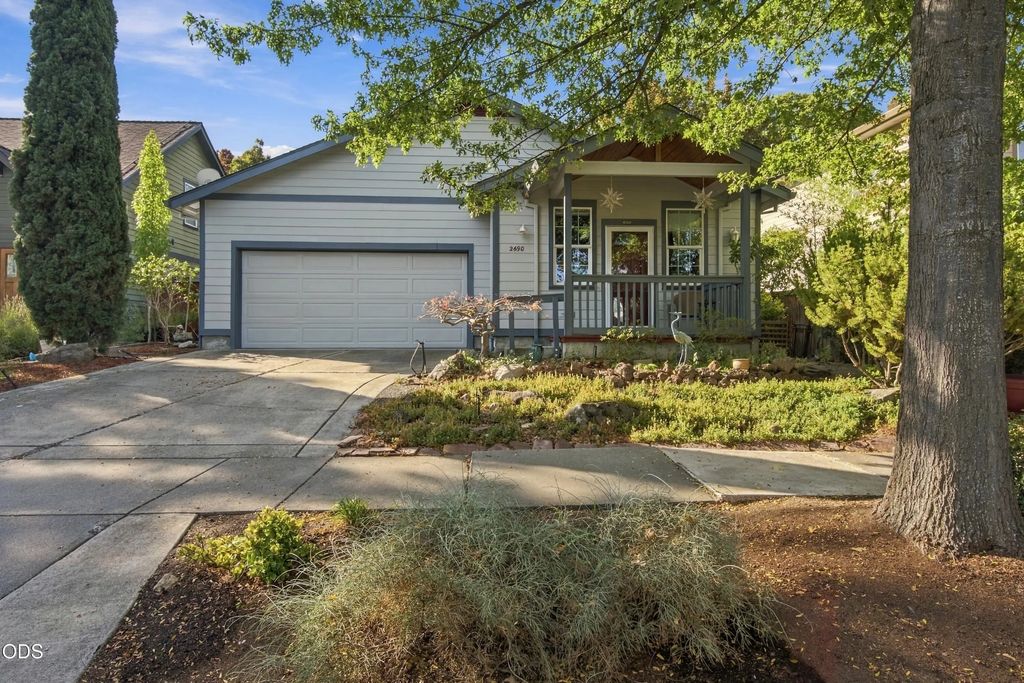 2690 Takelma Way, Ashland