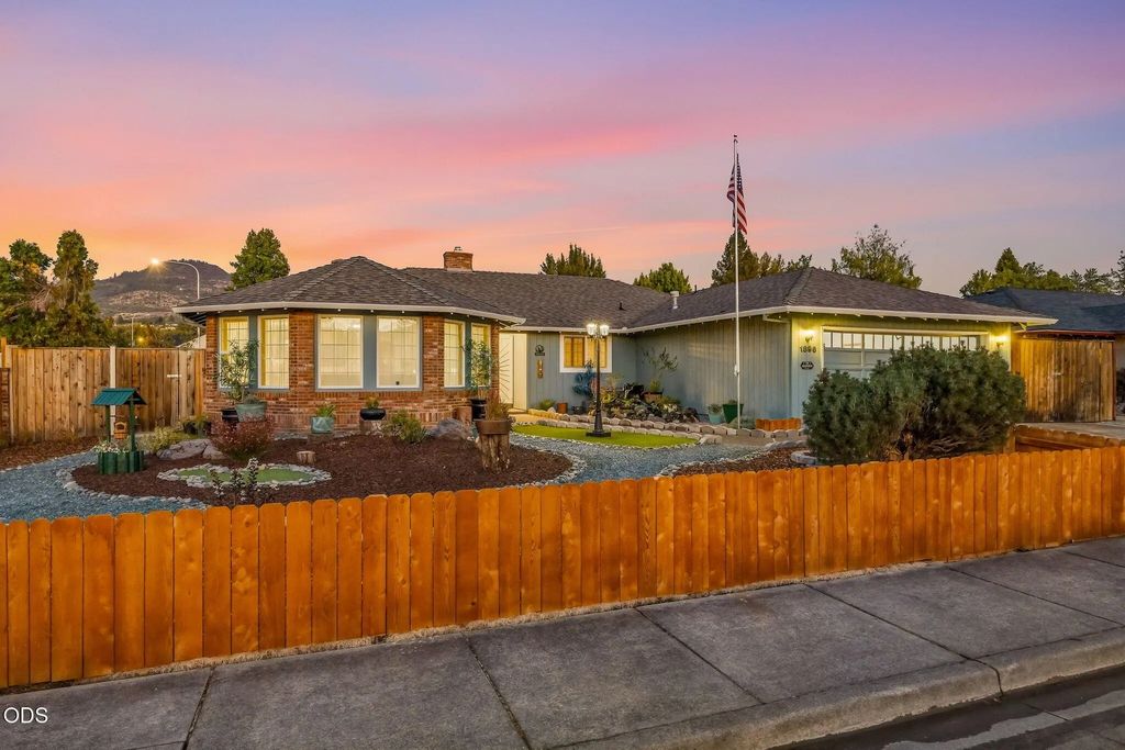1896 Canyon Avenue, Medford