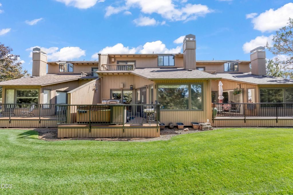 1965 Redtail Hawk Drive, Redmond