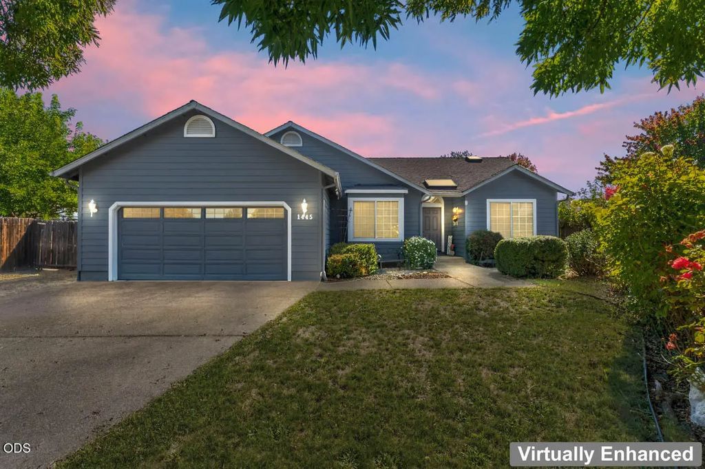 1445 Half Moon Circle, Grants Pass