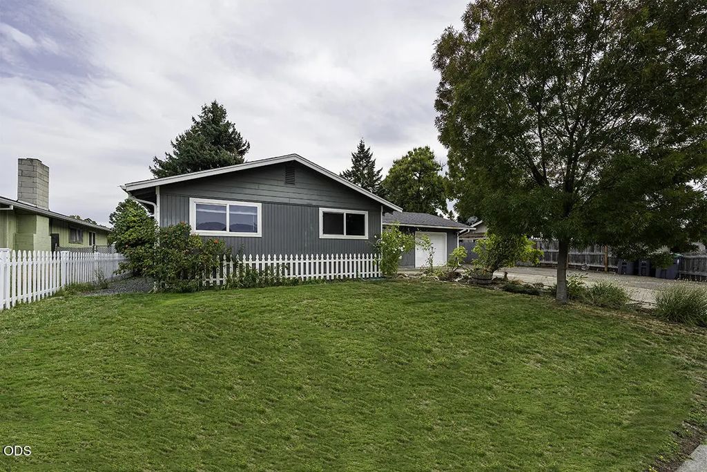 112 Saxbury Drive, Central Point
