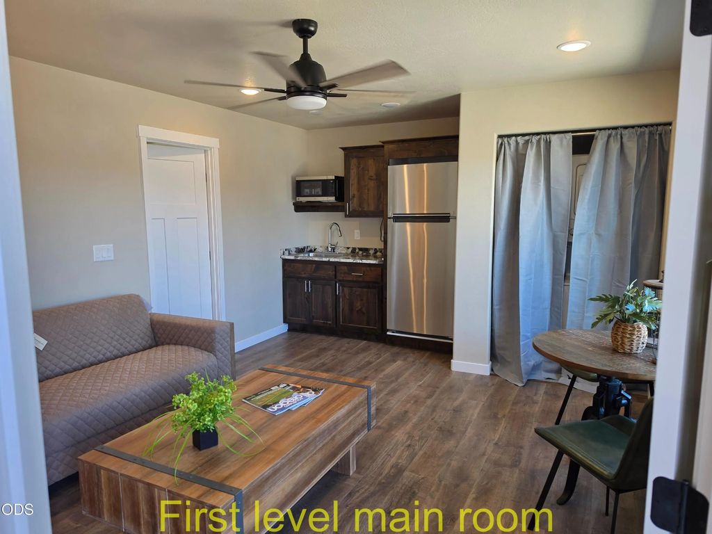 7871 Houston Loop, White City