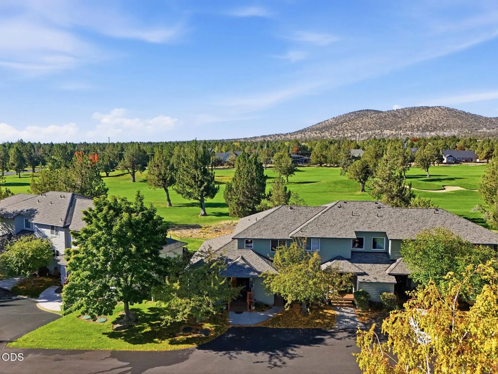 999 Golden Pheasant Drive, Redmond