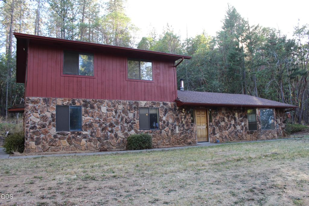 333 Greens Creek Road, Grants Pass