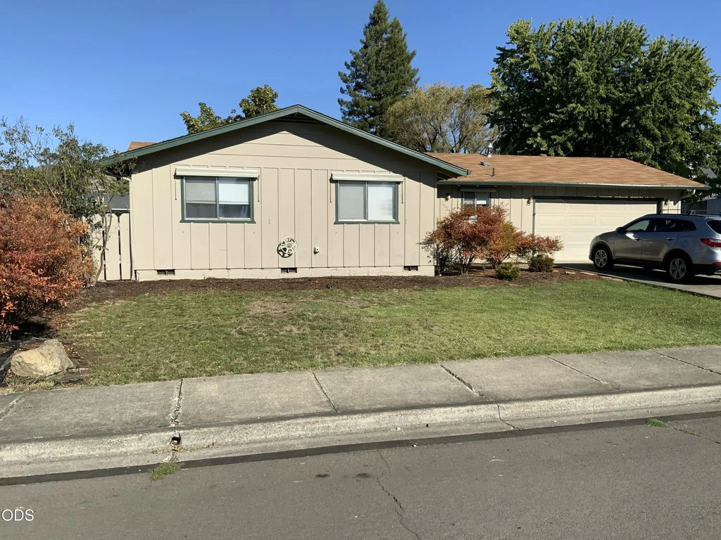 3022 Tahitian Avenue, Medford