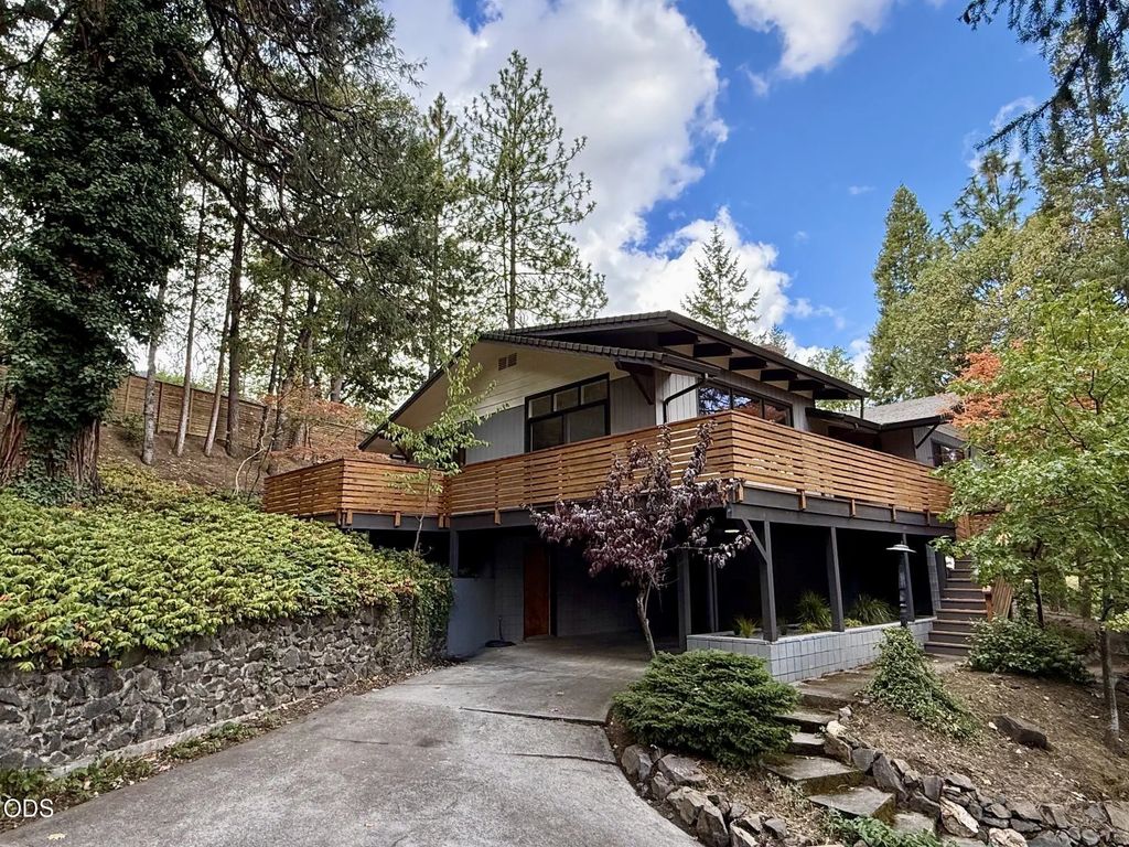 597 Henley Way, Ashland